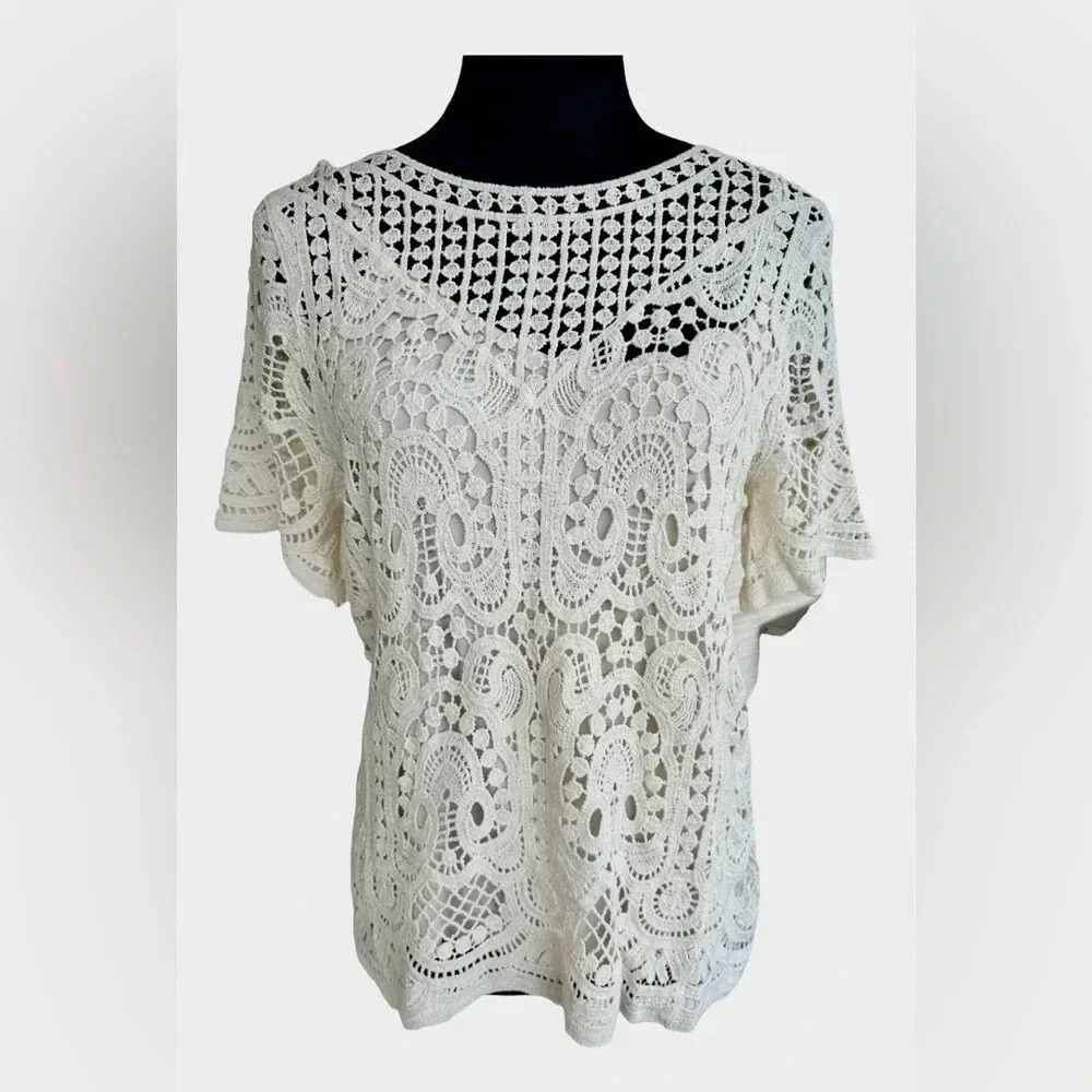 NWOT Adiva Women’s Cream Crochet Lace Overlay Top Size Medium 012